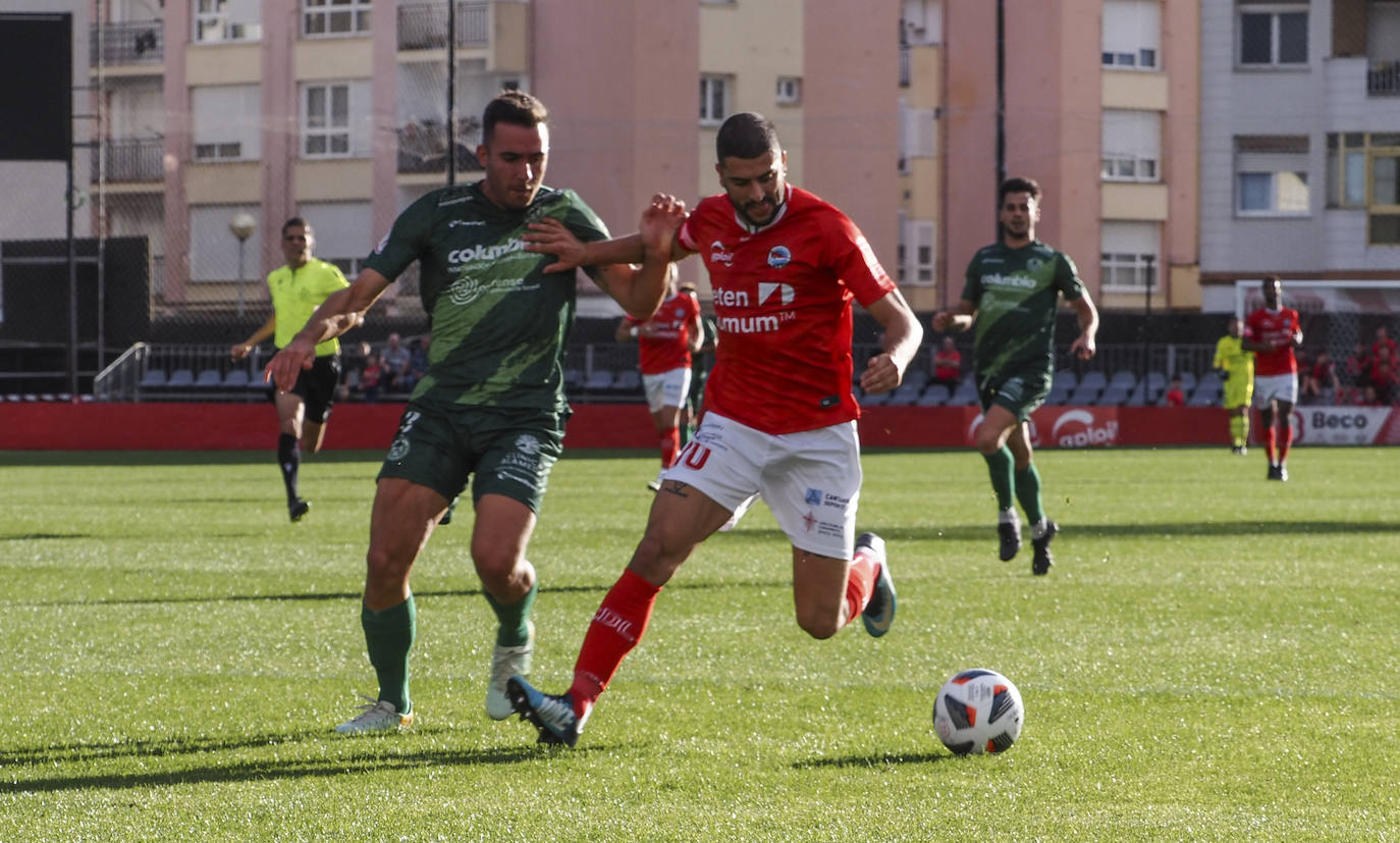 Fotos: Imágenes del partido Laredo-Arenteiro