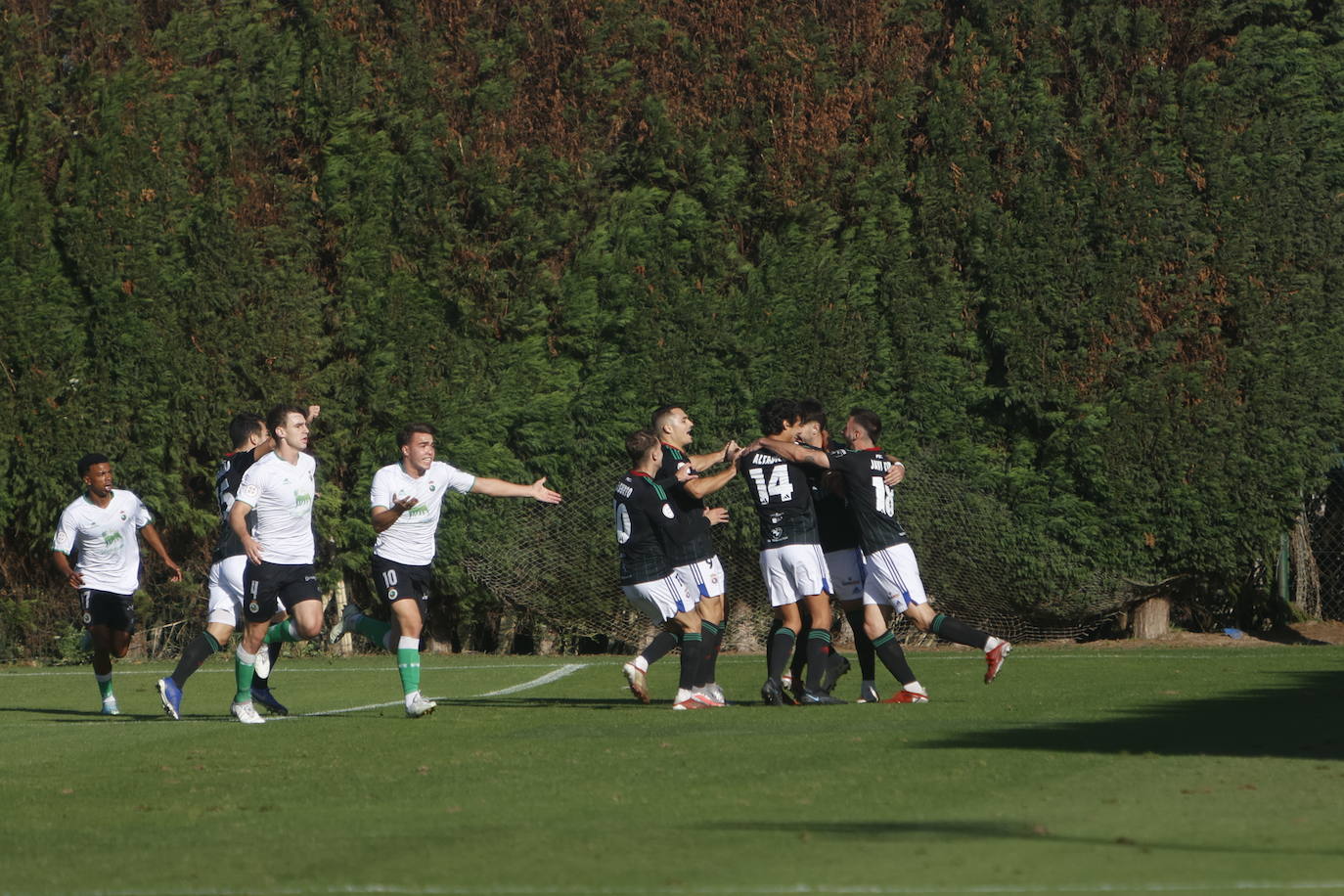 Fotos: La Gimnástica se impone al Rayo Cantabria