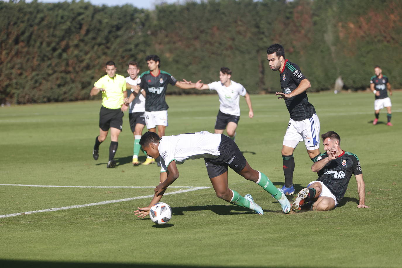 Fotos: La Gimnástica se impone al Rayo Cantabria