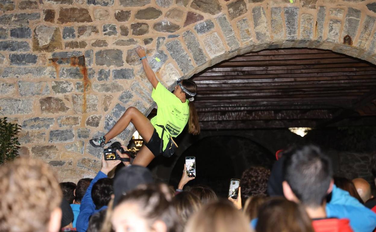 El cántabro Jorge Díez y la madrileña Nerea Pérez ganan la Copa de Escalada Urbana en Potes