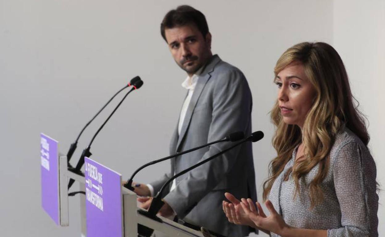 Los coportavoces de Podemos María Teresa Pérez y Javier Sánchez Serna.