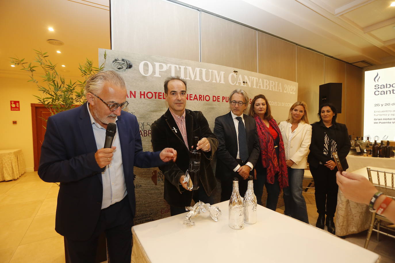 La Asociación de Sumilleres premia el Yenda albariño godello, de la bodega Sel D'Aiz, en la categoría de blanco joven; el Palacio de Treto de Pago Casa del Blanco, en el apartado de blanco con crianza en madera; y el vino tinto El Misterio, de Picos Cabariezo 