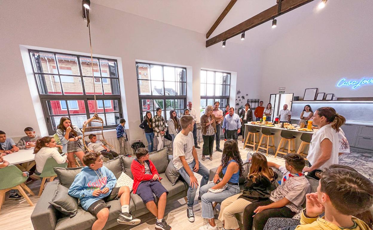 Un momento del acto de inauguración de la Casa Joven. 