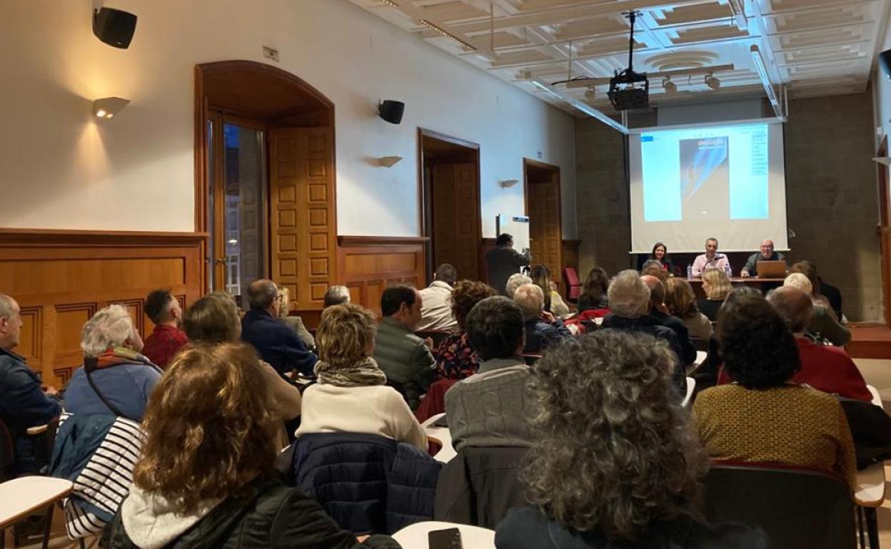 Presentación del libro de Guerra de Viana en la Sala de la Chimenea de la Sánchez Díaz. 