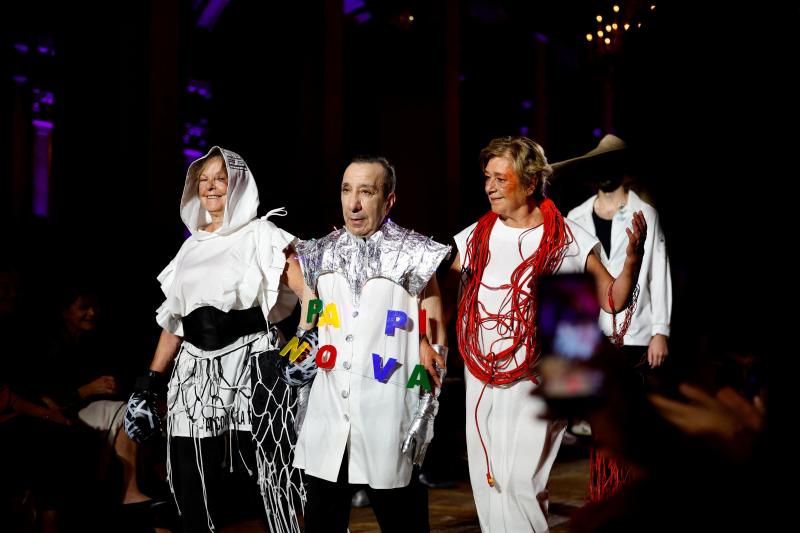 La belleza no tiene edad y con este lema, los estudiantes de la exuela de moda LISAA han organizado una pasarela con jubiladas para mostrar sus creaciones en París. Que tiemblen las tops...