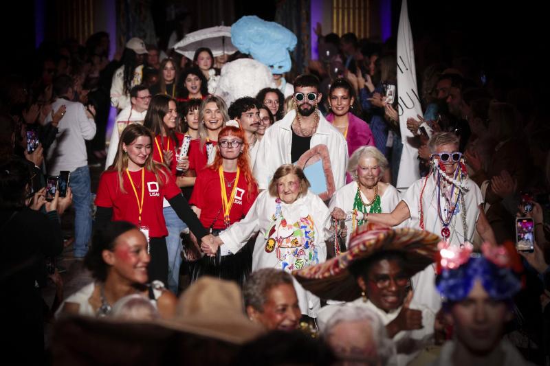 La belleza no tiene edad y con este lema, los estudiantes de la exuela de moda LISAA han organizado una pasarela con jubiladas para mostrar sus creaciones en París. Que tiemblen las tops...