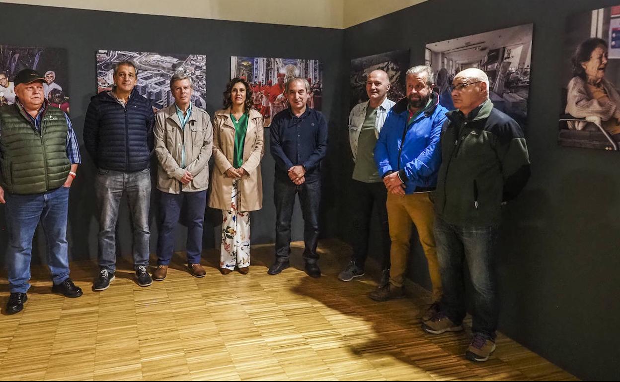 De izda. a dcha., Oscar Casares, Jesús Cuevas, Pedro Álvarez, Paula Fernández, Javier Gómez, Santos Señas, Julio Cires y Francisco Sánchez.