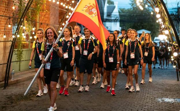 Desfile de banderas antes del Mundial.