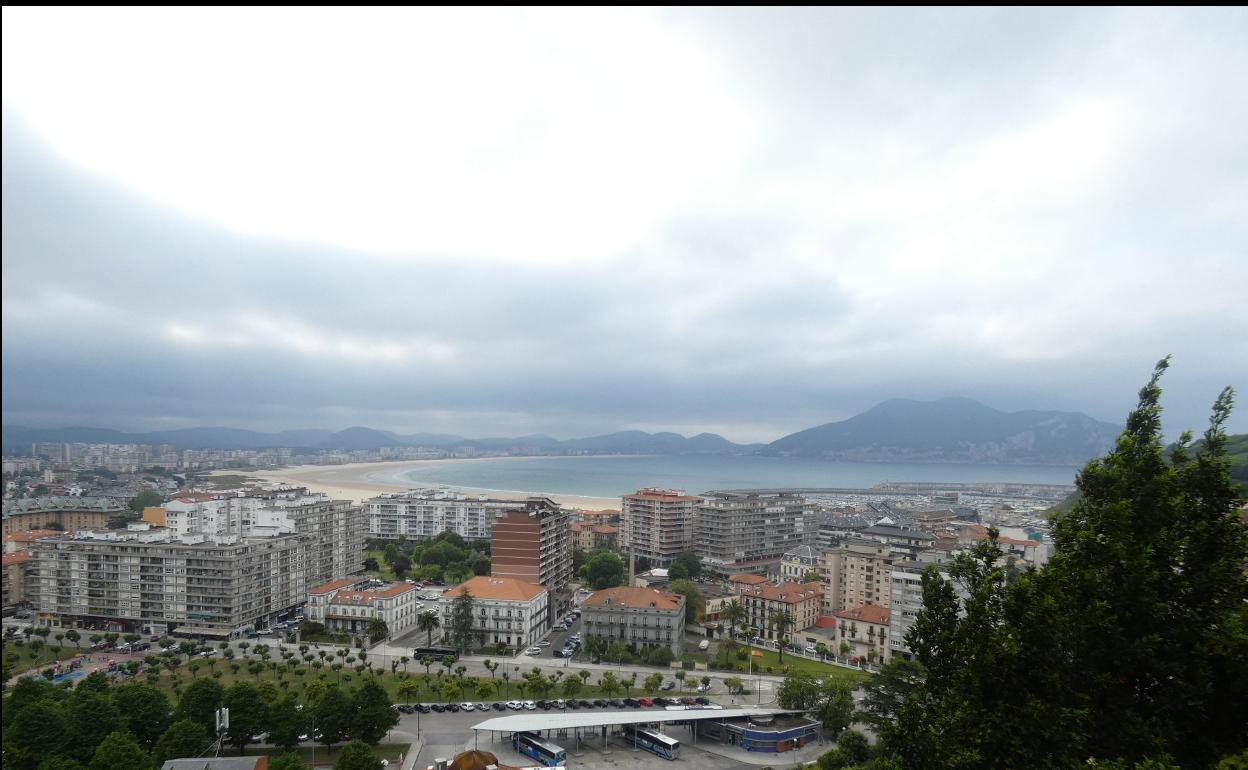 Vista panorámica de la villa de Laredo. 