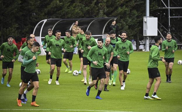 Imagen principal - Pombo y Matheus regresan a la convocatoria y pueden ser titulares.