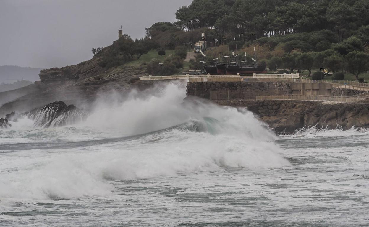 Santander ha marcado esta madrugada la segunda máxima nacional con rachas de viento que alcanzaron los 85 kilómetros por hora.