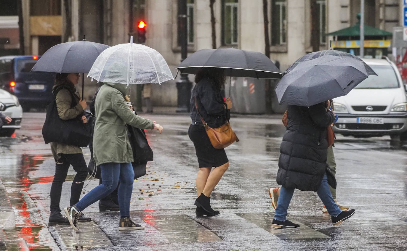 Fotos: Día de viento, lluvia y olas