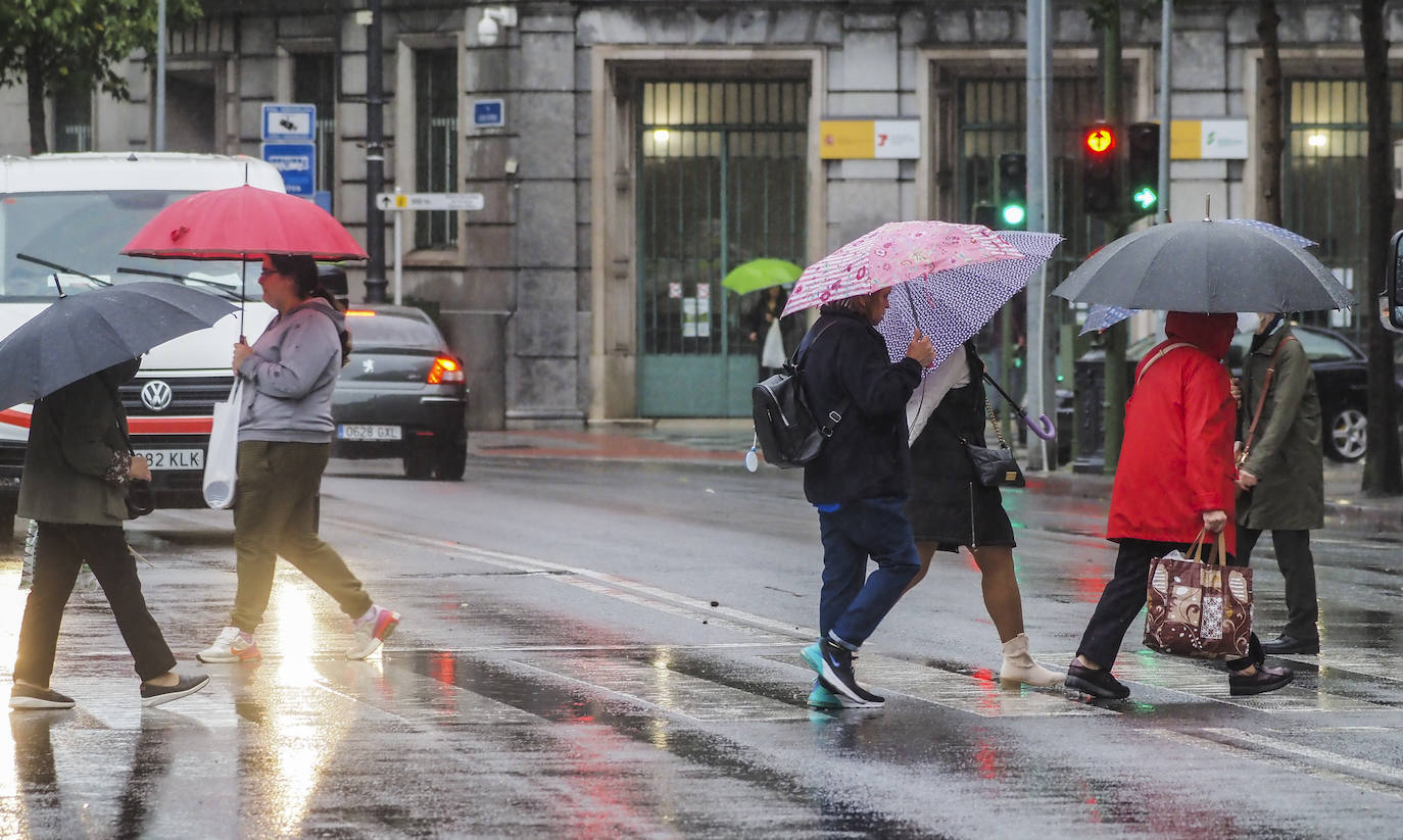 Fotos: Día de viento, lluvia y olas