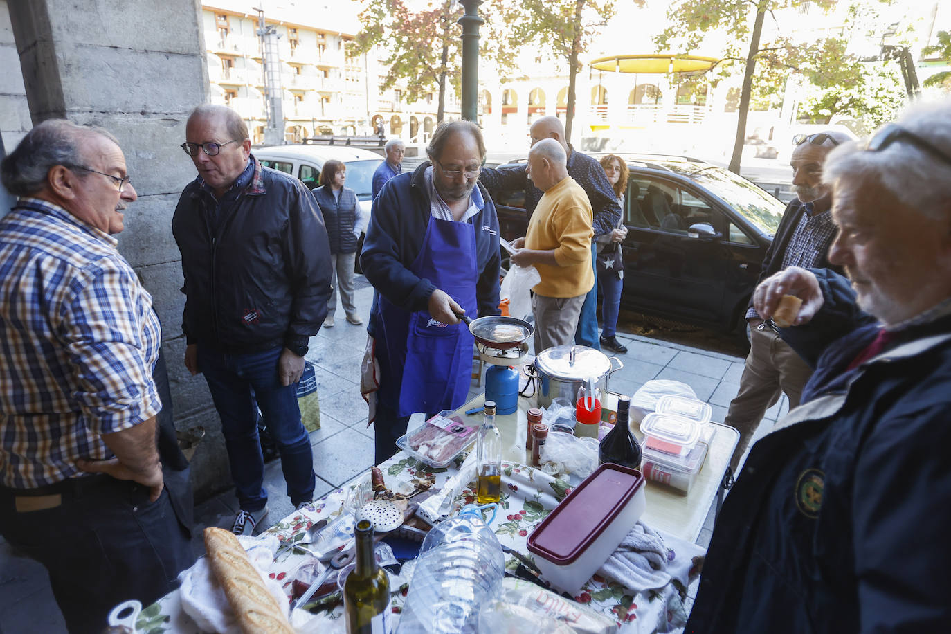 Fotos: Los cocidos convierten a Torrelavega en capital gastronómica