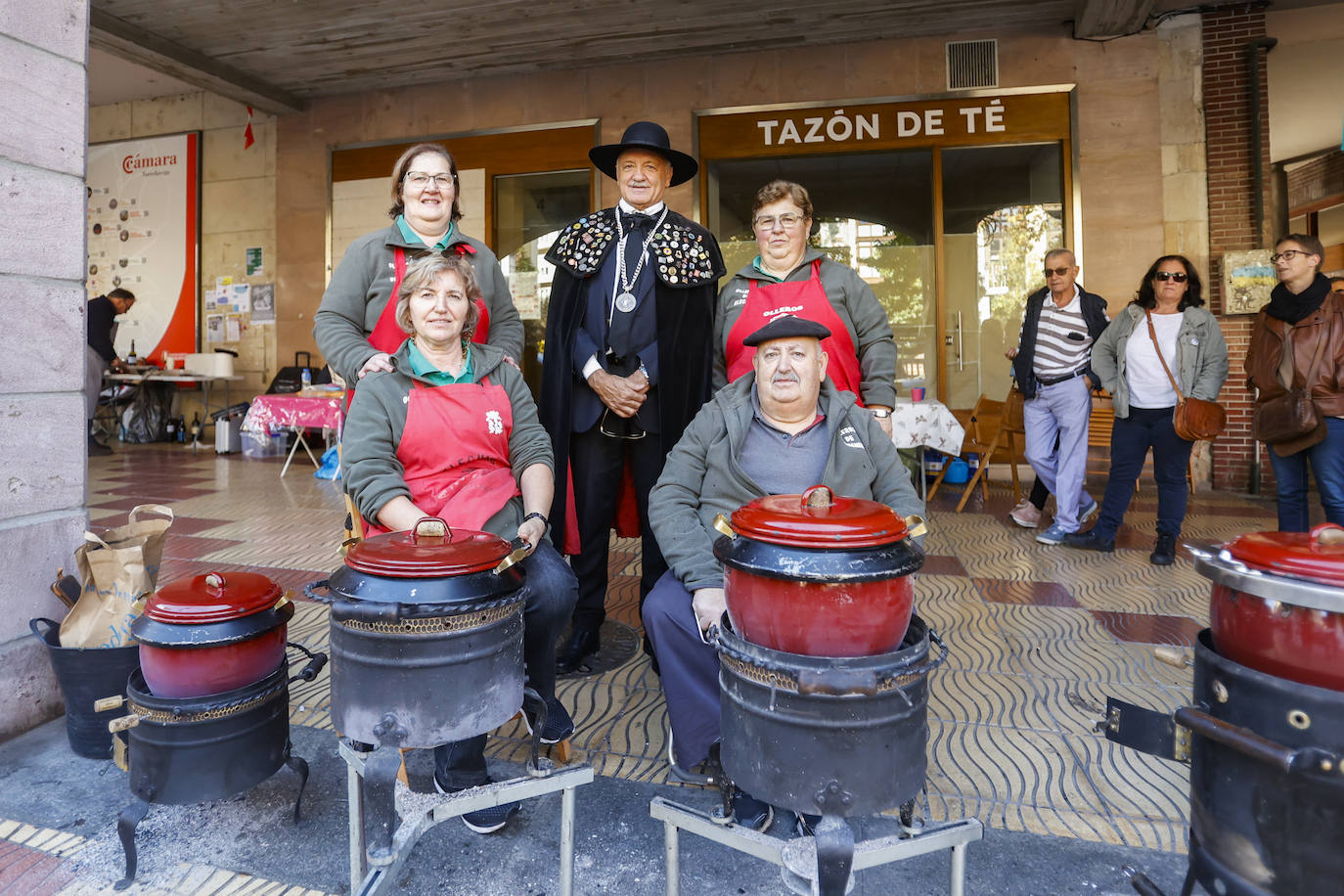 Fotos: Los cocidos convierten a Torrelavega en capital gastronómica