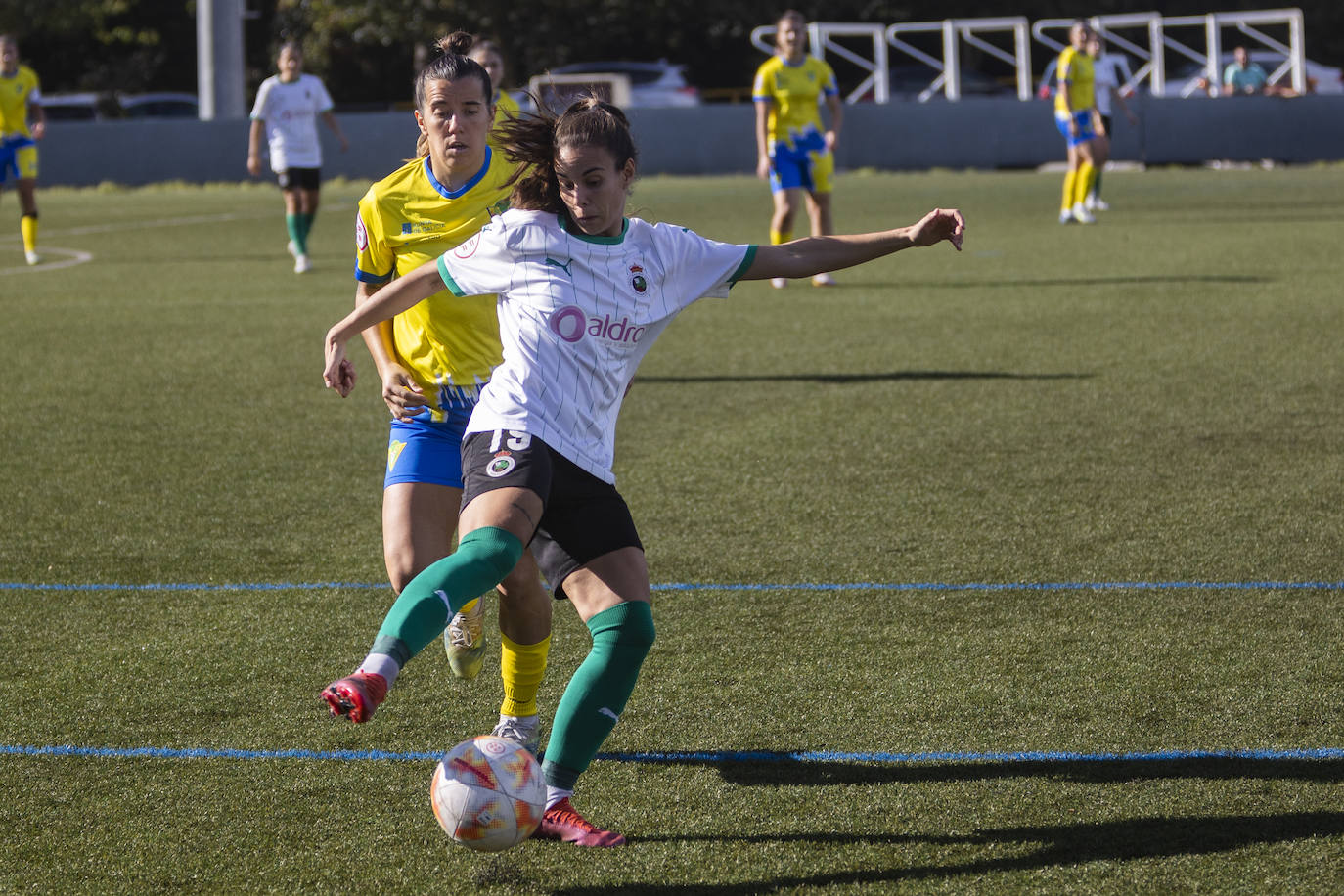 Fotos: El Racing Féminas golea al Friol en una gran primer parte