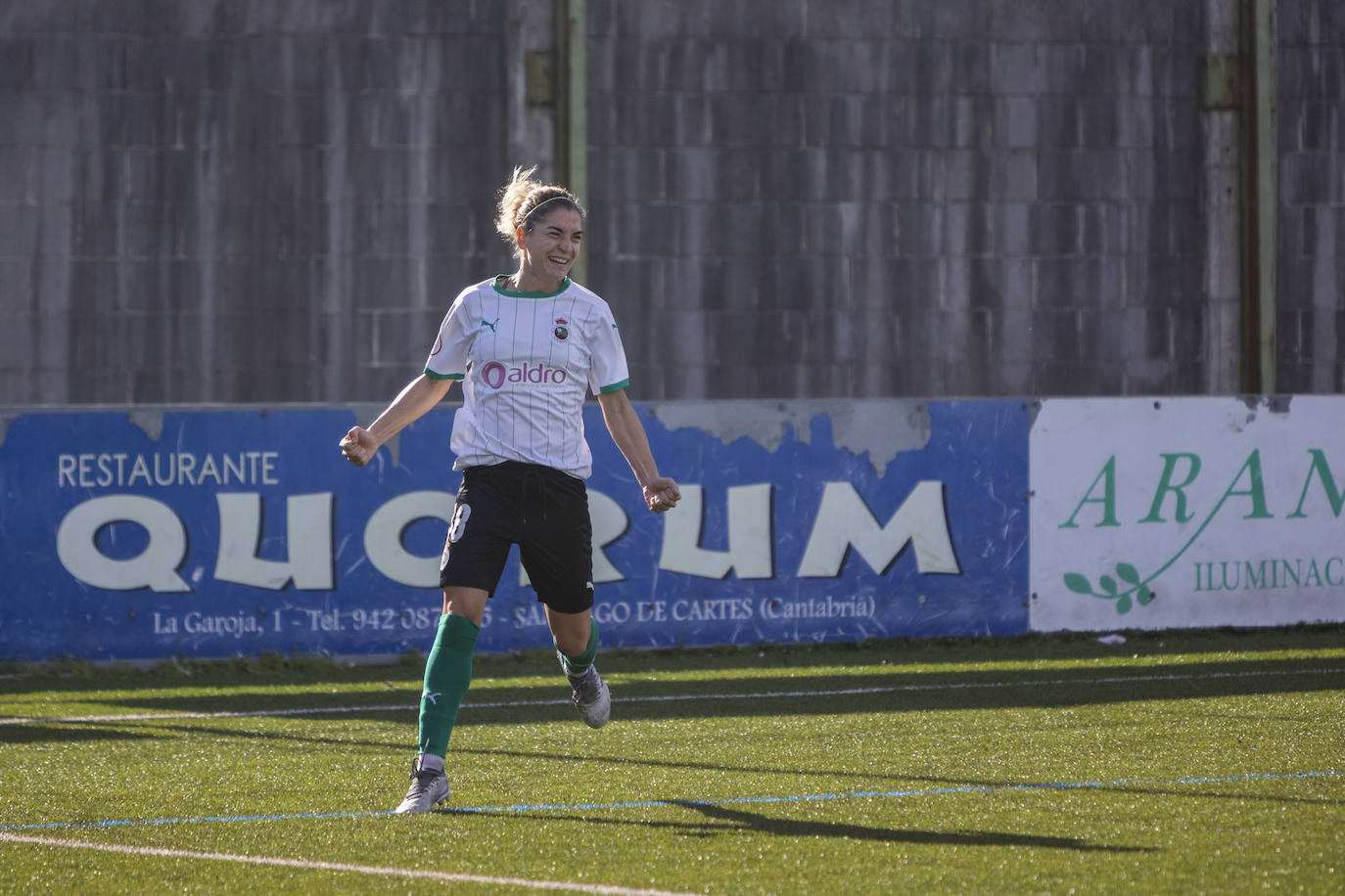 Fotos: El Racing Féminas golea al Friol en una gran primer parte