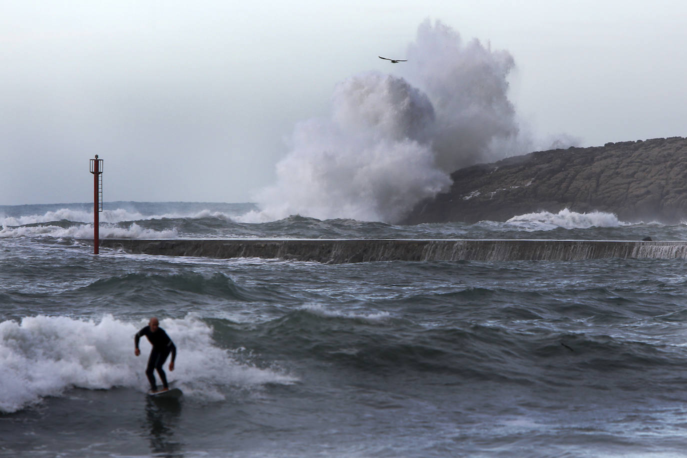 Fotos: Las imágenes que deja el temporal este lunes en Suances
