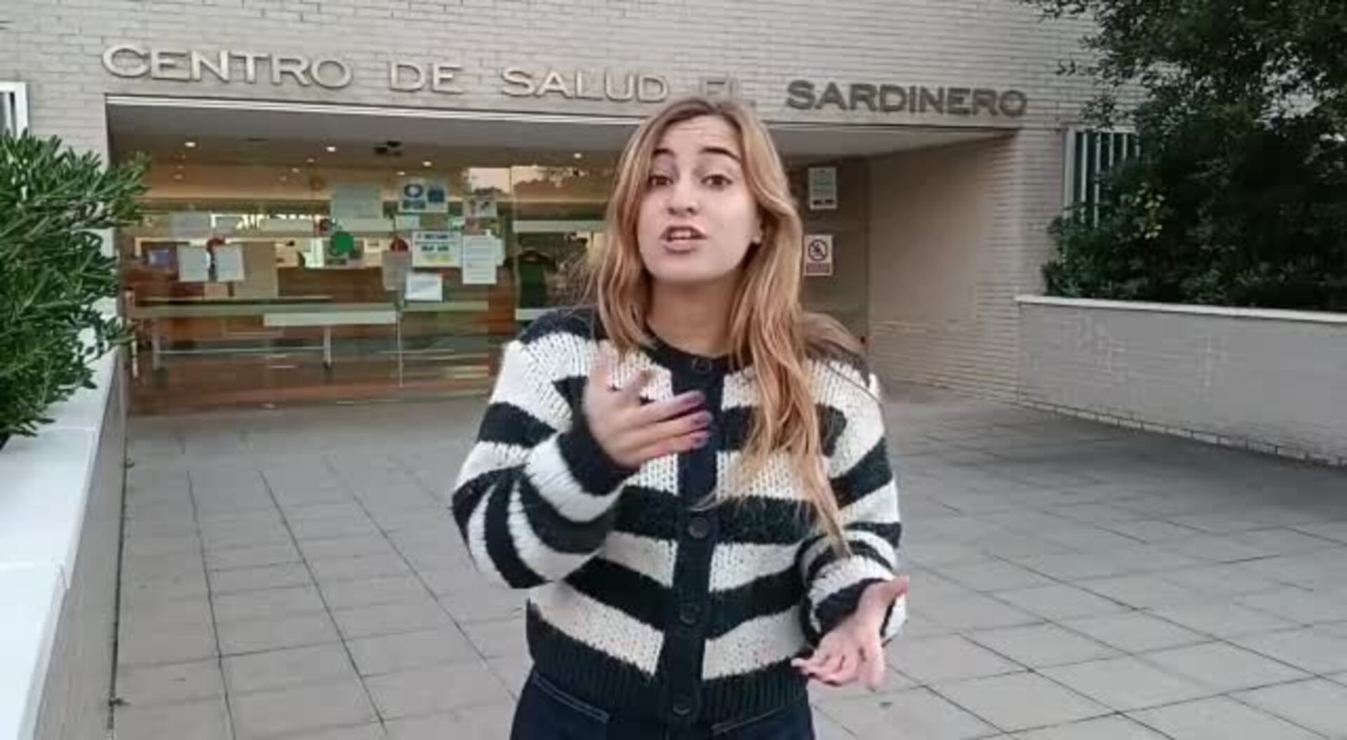 Ocho de la mañana. Abre el centro de salud El Sardinero
