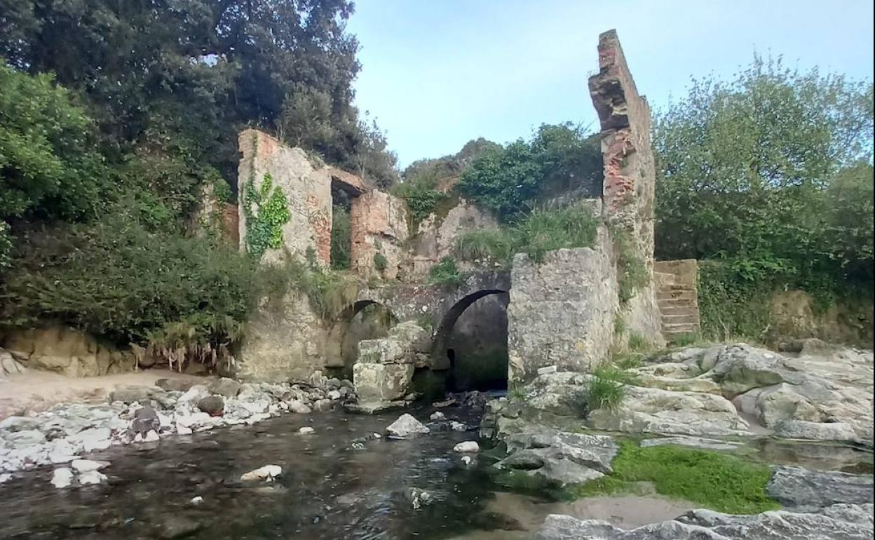 La construcción es una de las más antiguas del litoral cantábrico de este tipo.