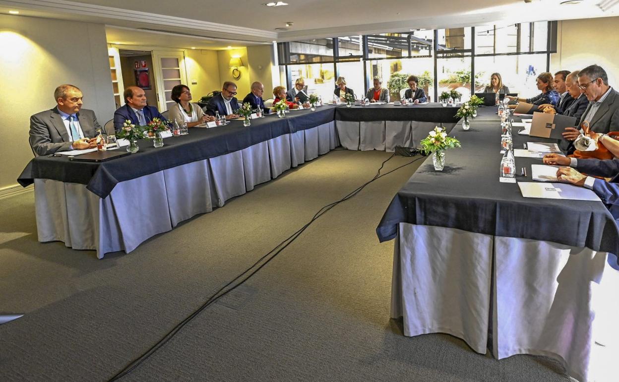 El Patronato del Centro de Estudios Musicales celebró ayer en Santander su reunión anual. 