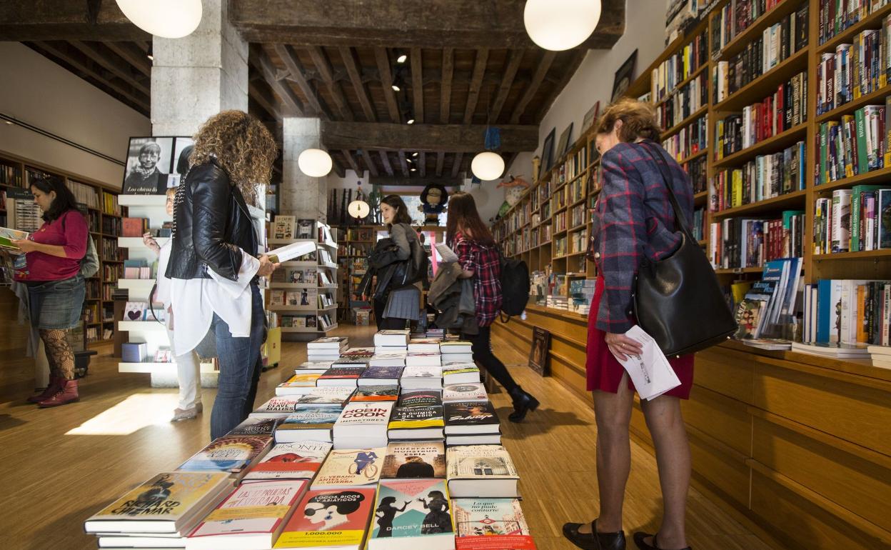 Los lectores se convertirán en 'Nuevos libreros' en la Gil. 