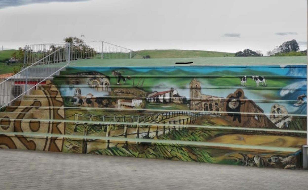 Mural pintado en las grades del auditorio de Ajo.