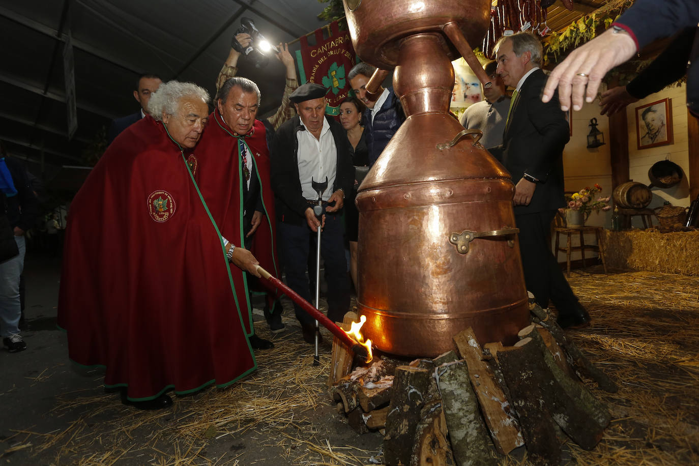 La capital lebaniega se vuelca para celebrar su aguardiente