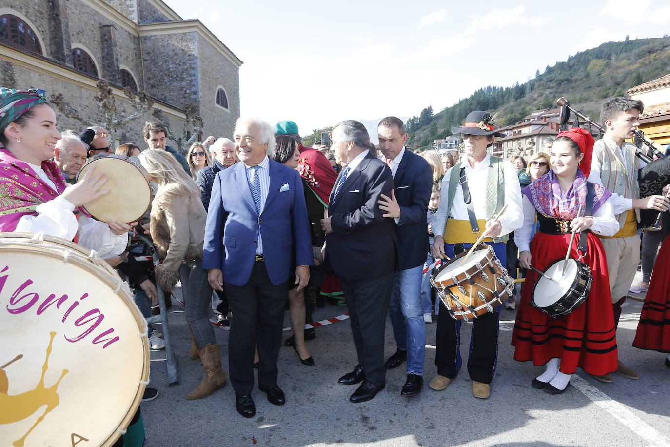 La capital lebaniega se vuelca para celebrar su aguardiente