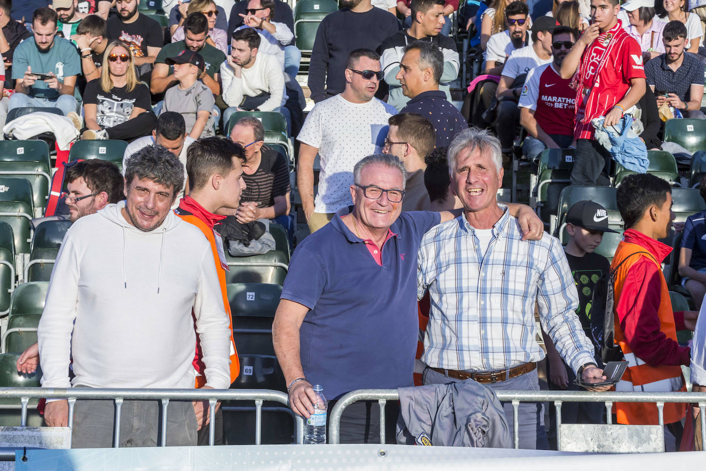 Las gradas se llenaron para ver el histórico encuentro.