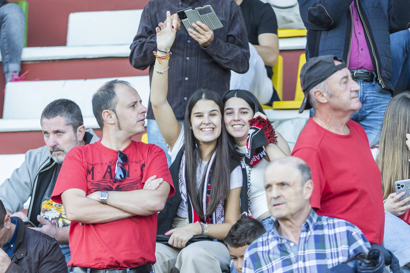 Las gradas se llenaron para ver el histórico encuentro.