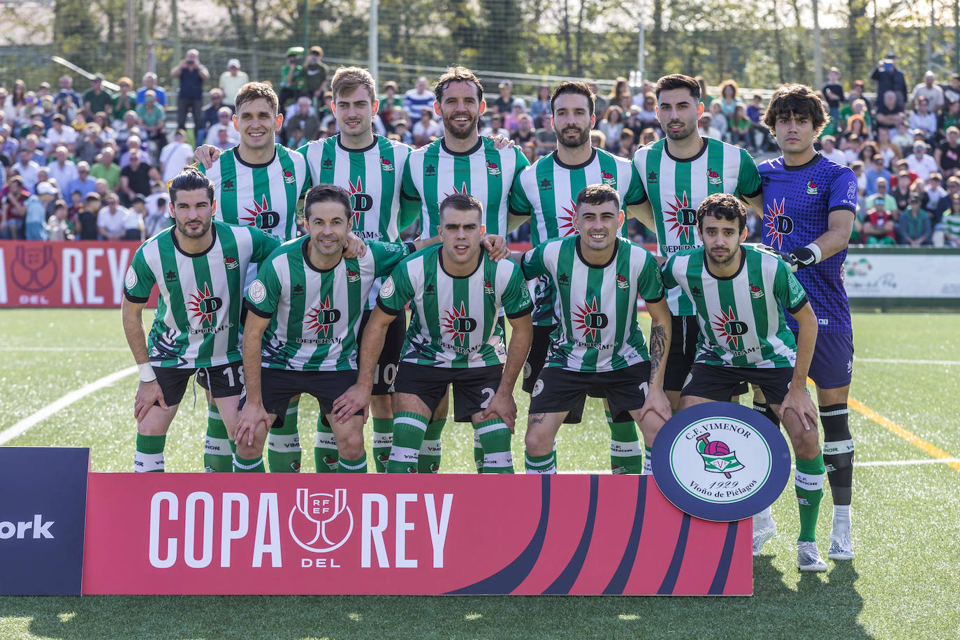 El partido de la Copa del Rey entre el Vimenor y el Mirandés en el campo en La Vidriera. 