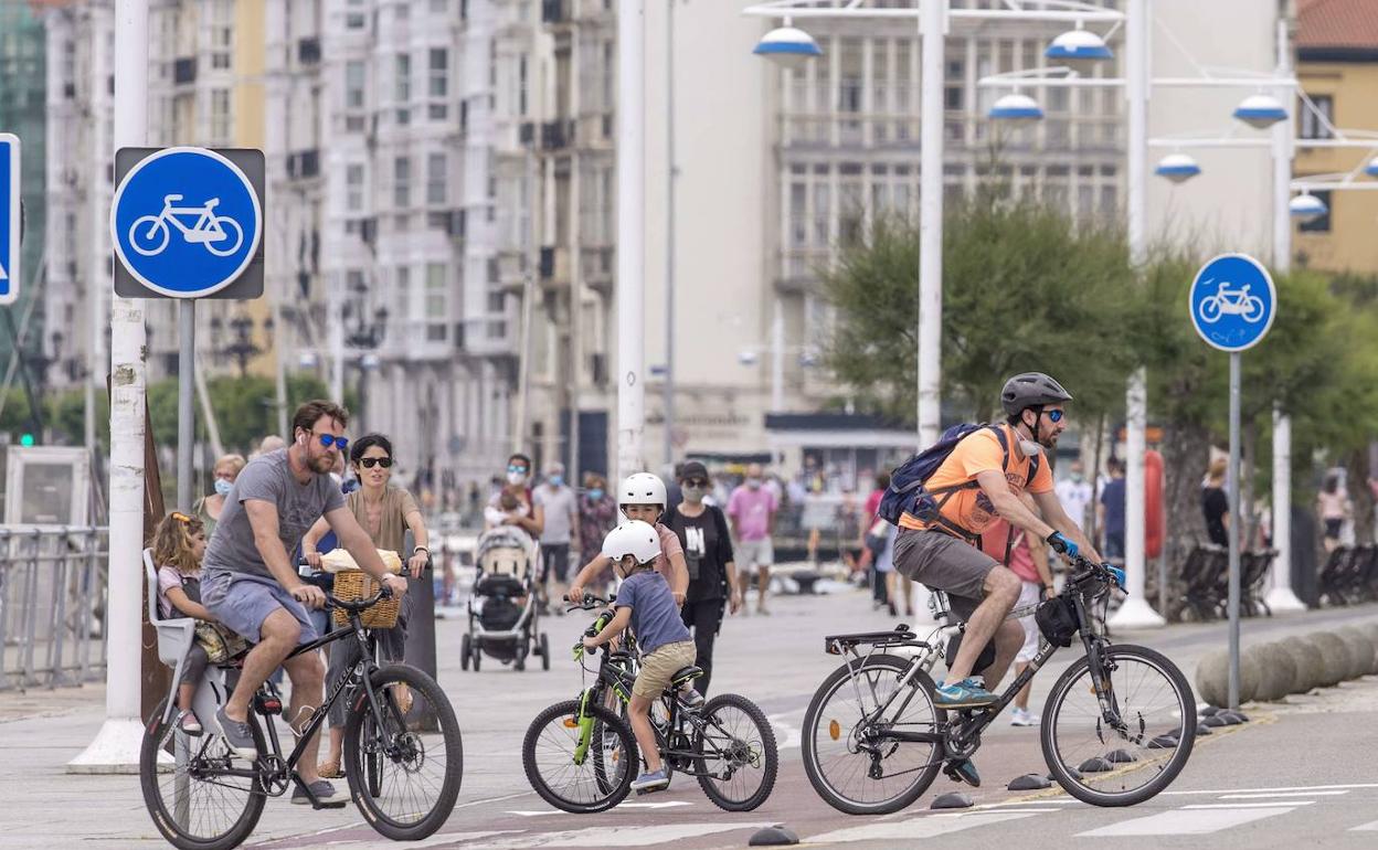 Los trayecto en bicicleta y a pie ganan peso frente al vehículo particular.