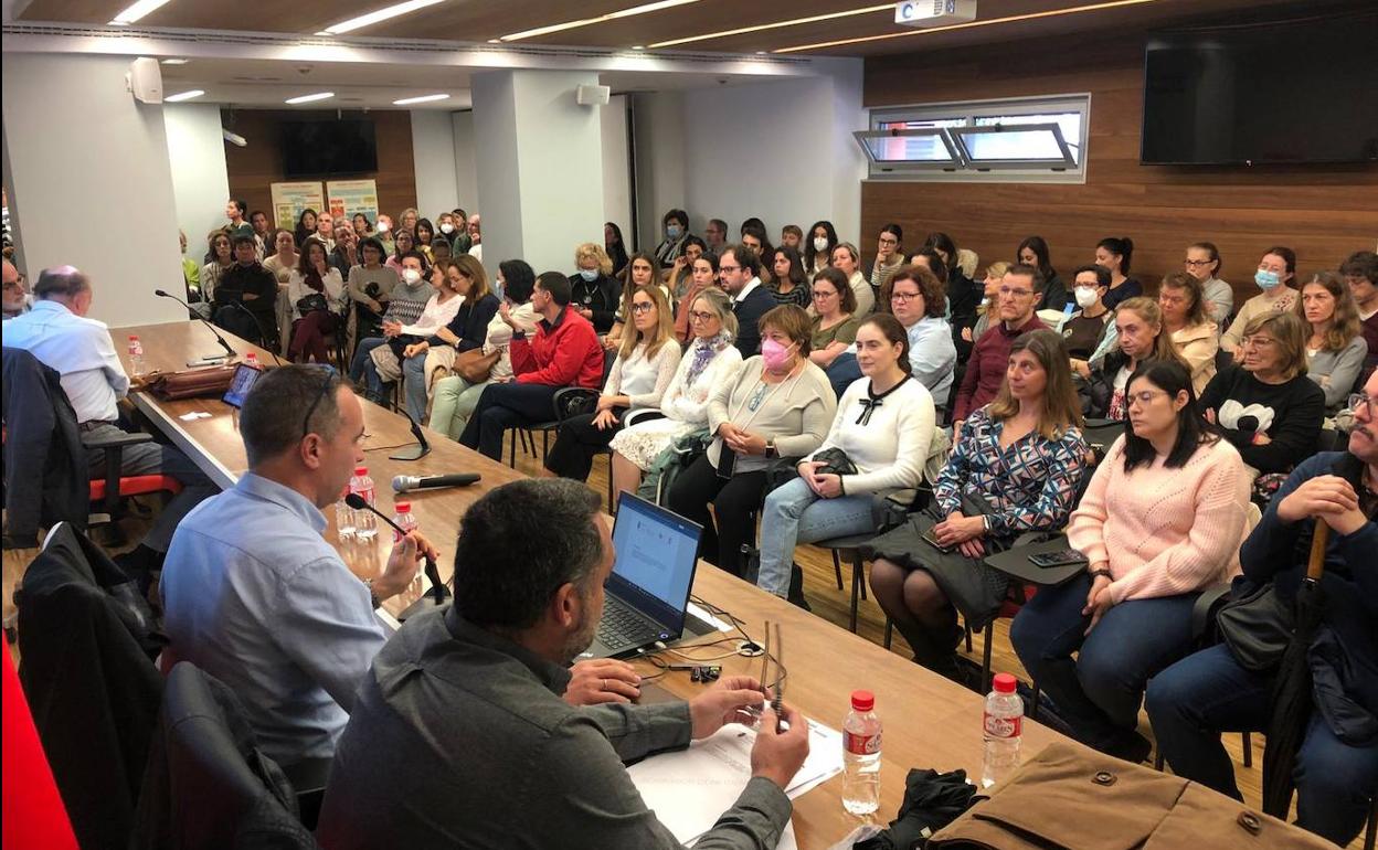 Asamblea celebrada esta mañana en el Colegio de Médicos.