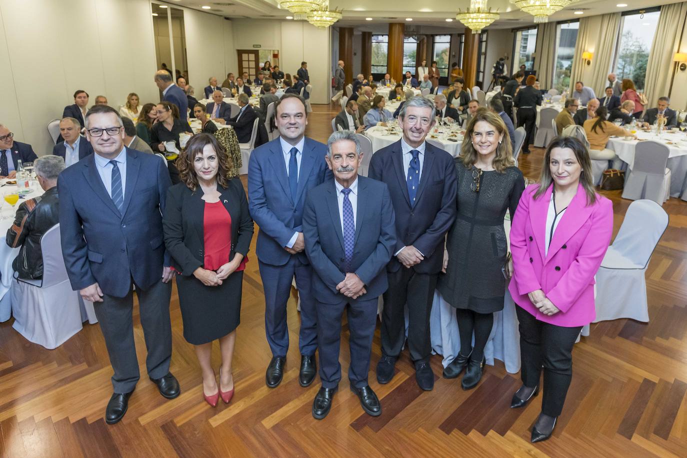 Íñigo Noriega, Ana Belén Álvarez, José Carlos Díez, Miguel Ángel Revilla, Luis Revenga, Isabel Iglesias y Marta Redondo. 