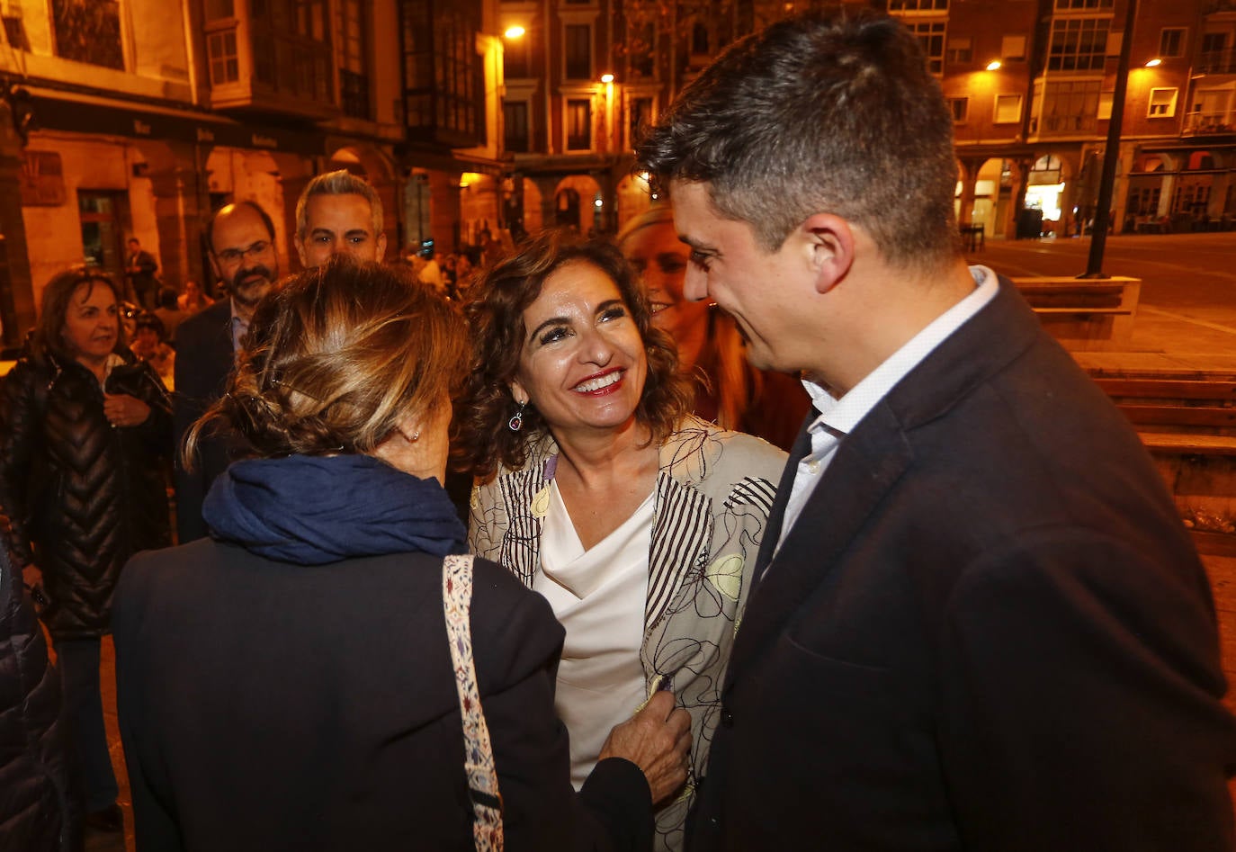 Montero ha participado en un acto con la militancia del PSC-PSOE en el IES Zapatón de Torrelavega, junto a Pablo Zuloaga, y el secretario general del PSOE Torrelavega, Jose Luis Urraca