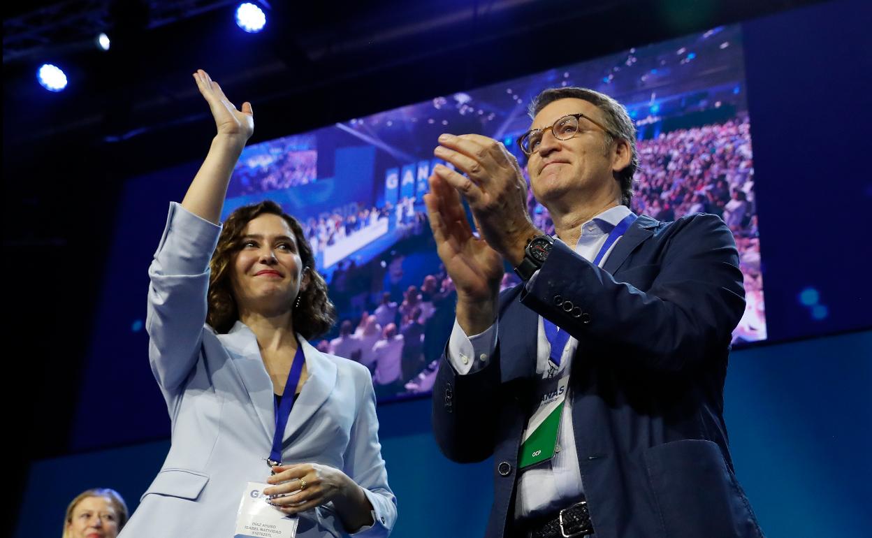 Ayuso y Feijóo el pasado mayo en la clausura del congreso del PP de Madrid. 