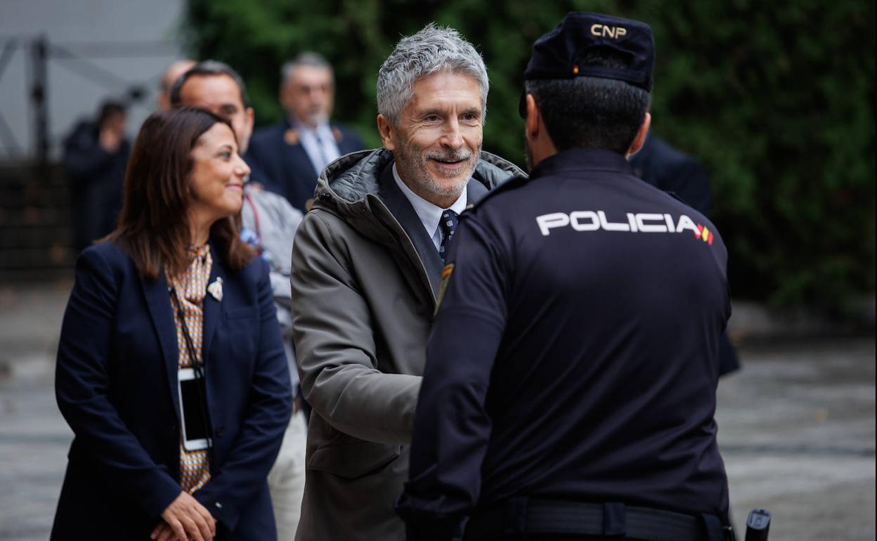 El ministro del Interior llega hace unos días a un acto en el Senado. 