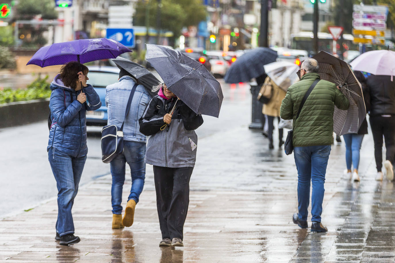 Fuertes rachas de viento y lluvia abundante en Santander.