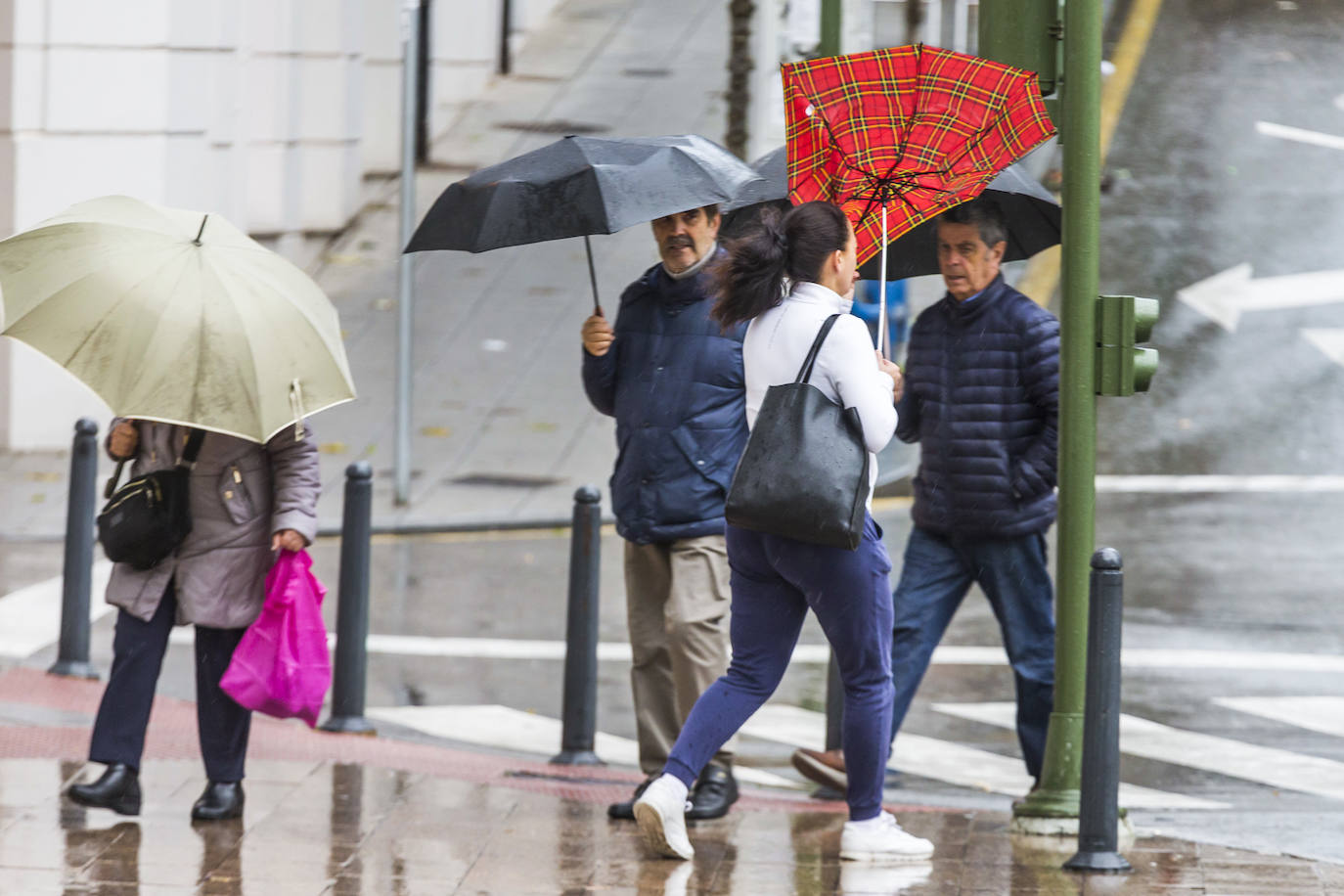 Fuertes rachas de viento y lluvia abundante en Santander.