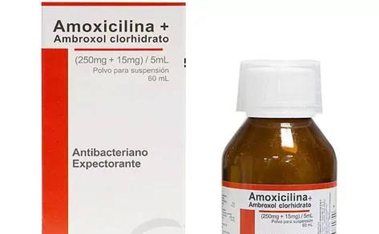 Una presentación de amoxicilina en forma de jarabe.