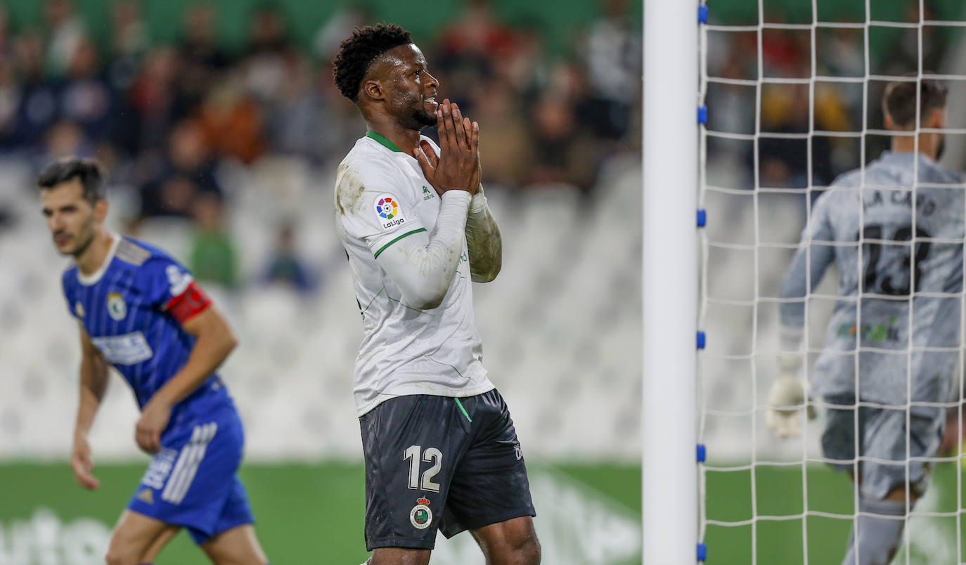 Sekou Gassama se lamenta del fallo del penalti lanzado al Burgos el pasado domingo en El Sardinero. 