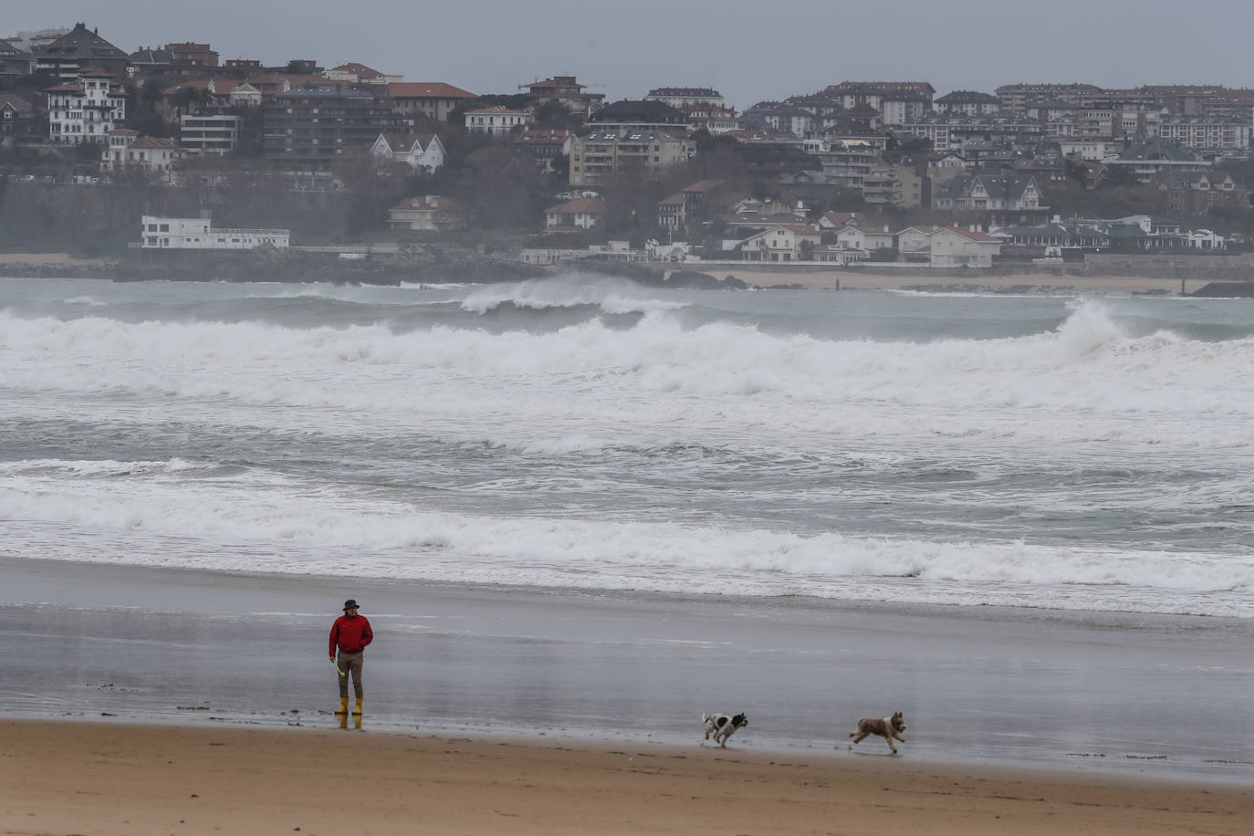 Temporal de costa, vista desde la playa de Somo.