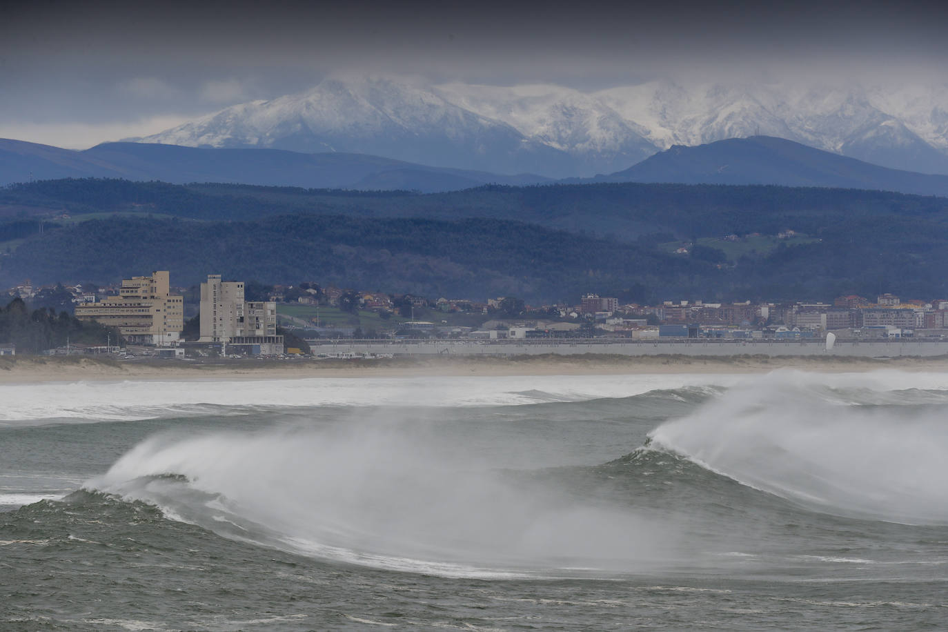 Temporal de costa, vista desde Loredo.