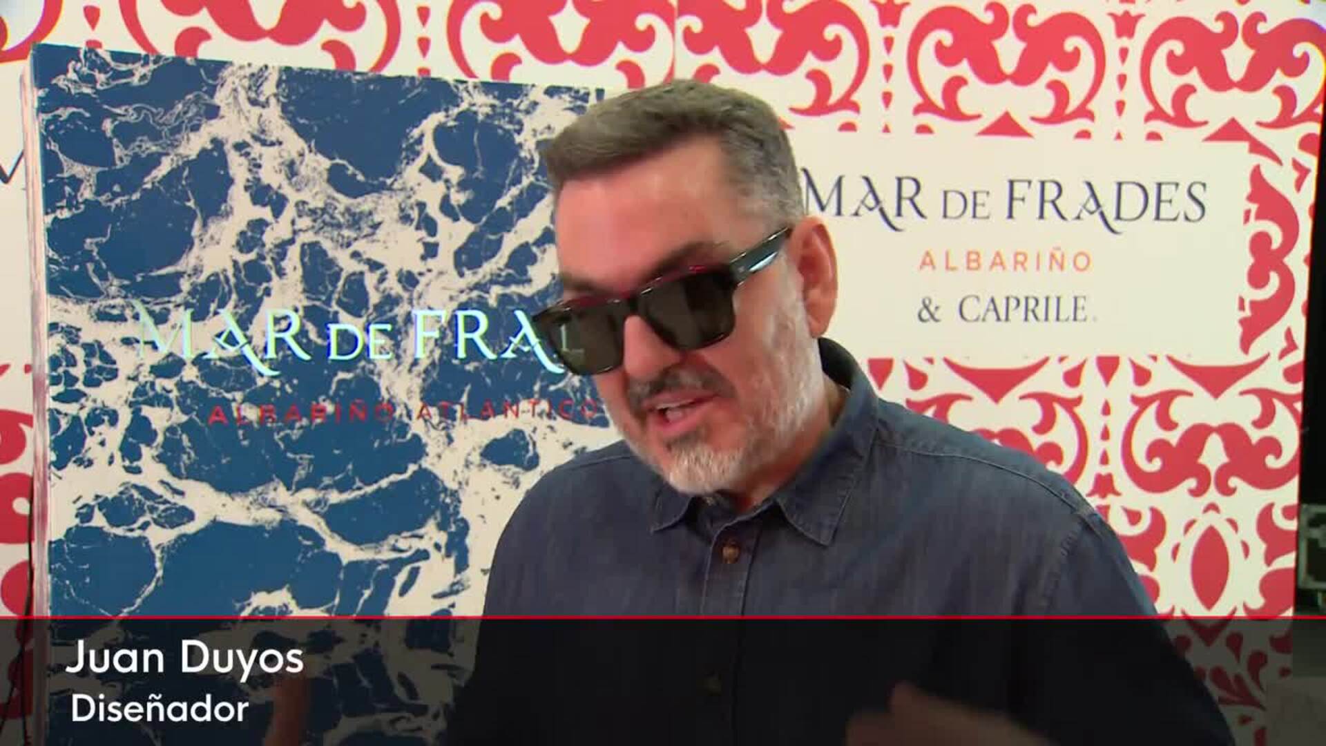 El diseñador Lorenzo Caprile viste la nueva botella de Mar de Frades