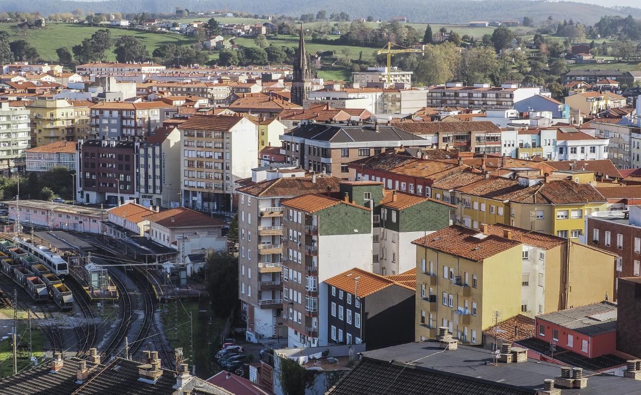 Fotografía panorámica de Torrelavega, este miércoles, en una vista desde lo alto de un edificio. 