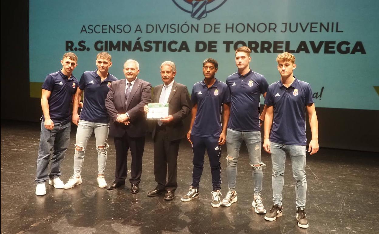 El equipo de la Gimnástica que subió a División de Honor Juvenil. 