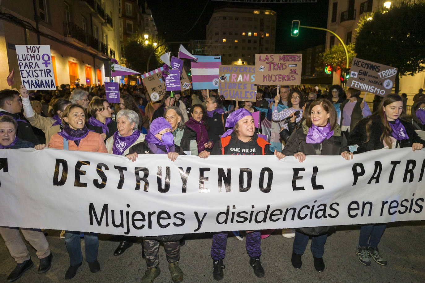 Más de 1.500 personas han recorrido las calles de Santander contra la violencia machista con motivo del 25N.