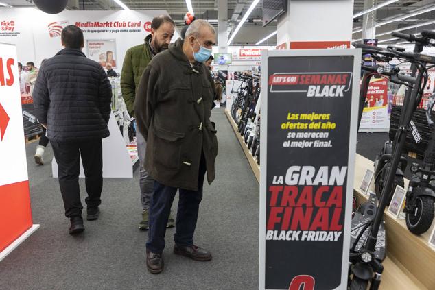 Fotos: Colas para comprar en el Viernes Negro