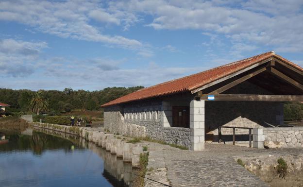 Molino de Santa Olaja, en las marismas de Joyel. 